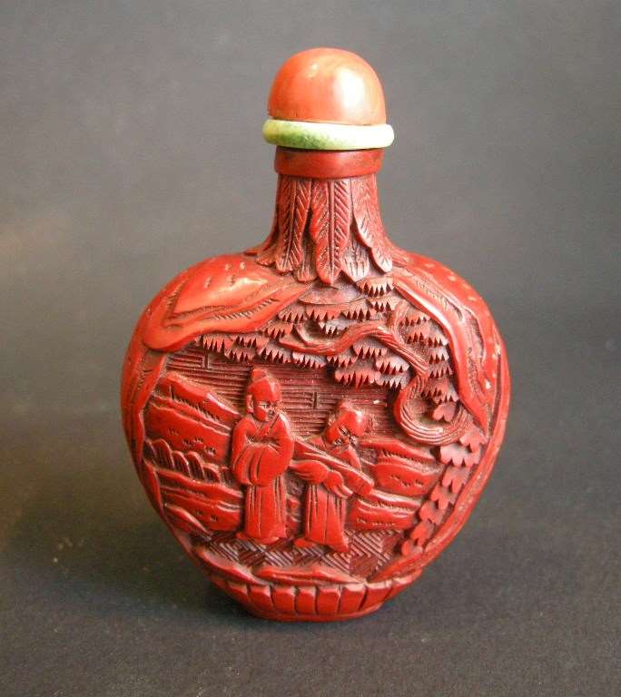Snuff bottle cinabar lacquer sculpted with figures in a landscape